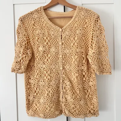 Top crochet bohème beige – style vintage 